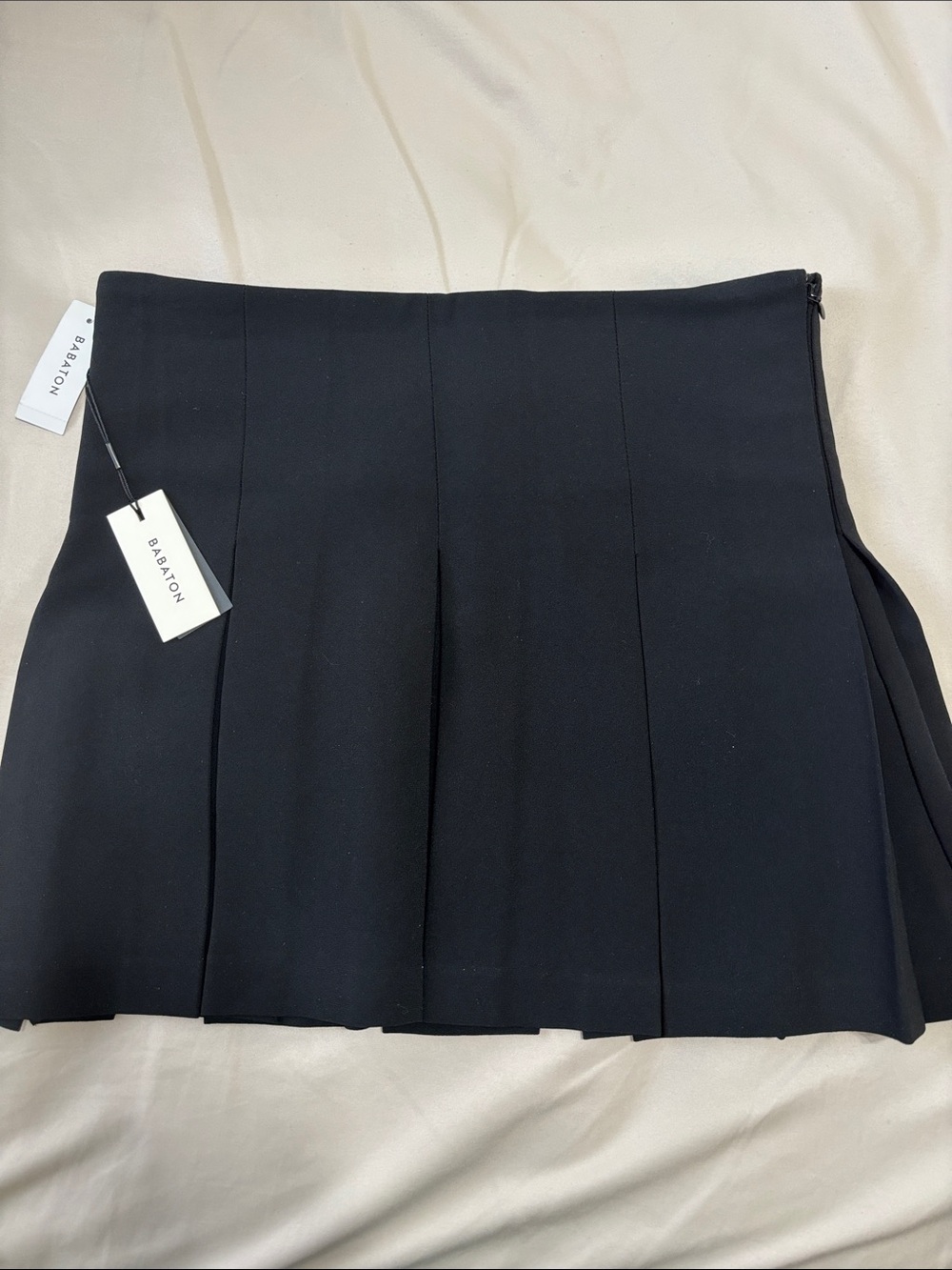 NWT Aritzia Babaton Black Pleated Mini Skirt